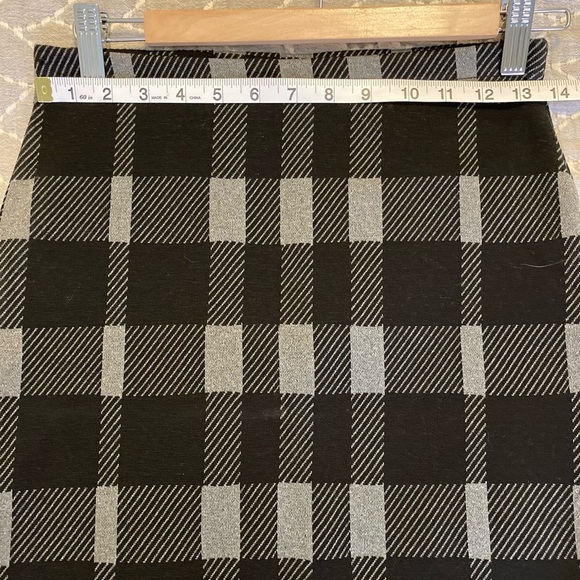 Le Chateau stretchy pencil skirt - Picture 7 of 10